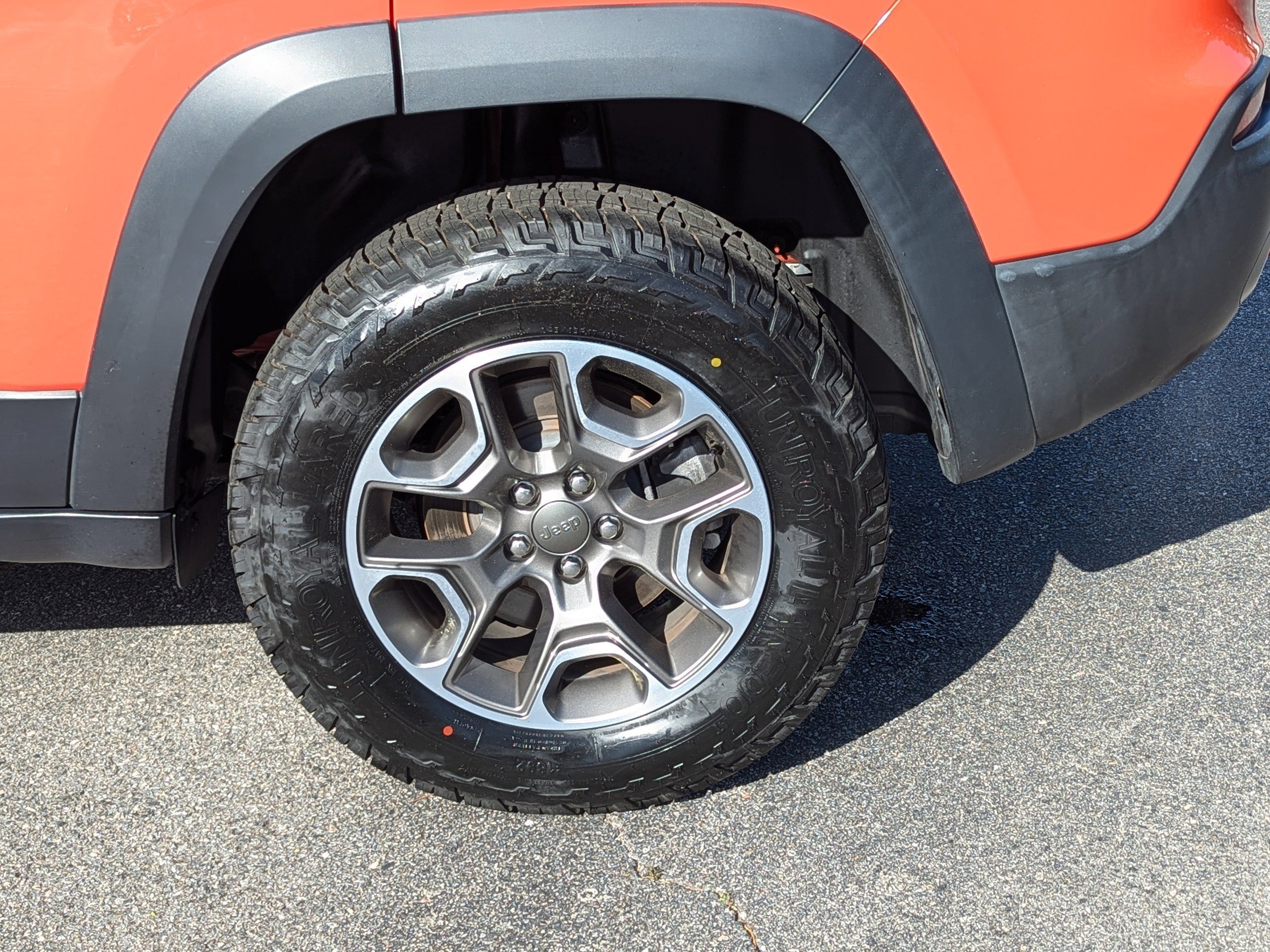 Used 2021 Jeep Cherokee Trailhawk w/ Premium Leather Package image 30