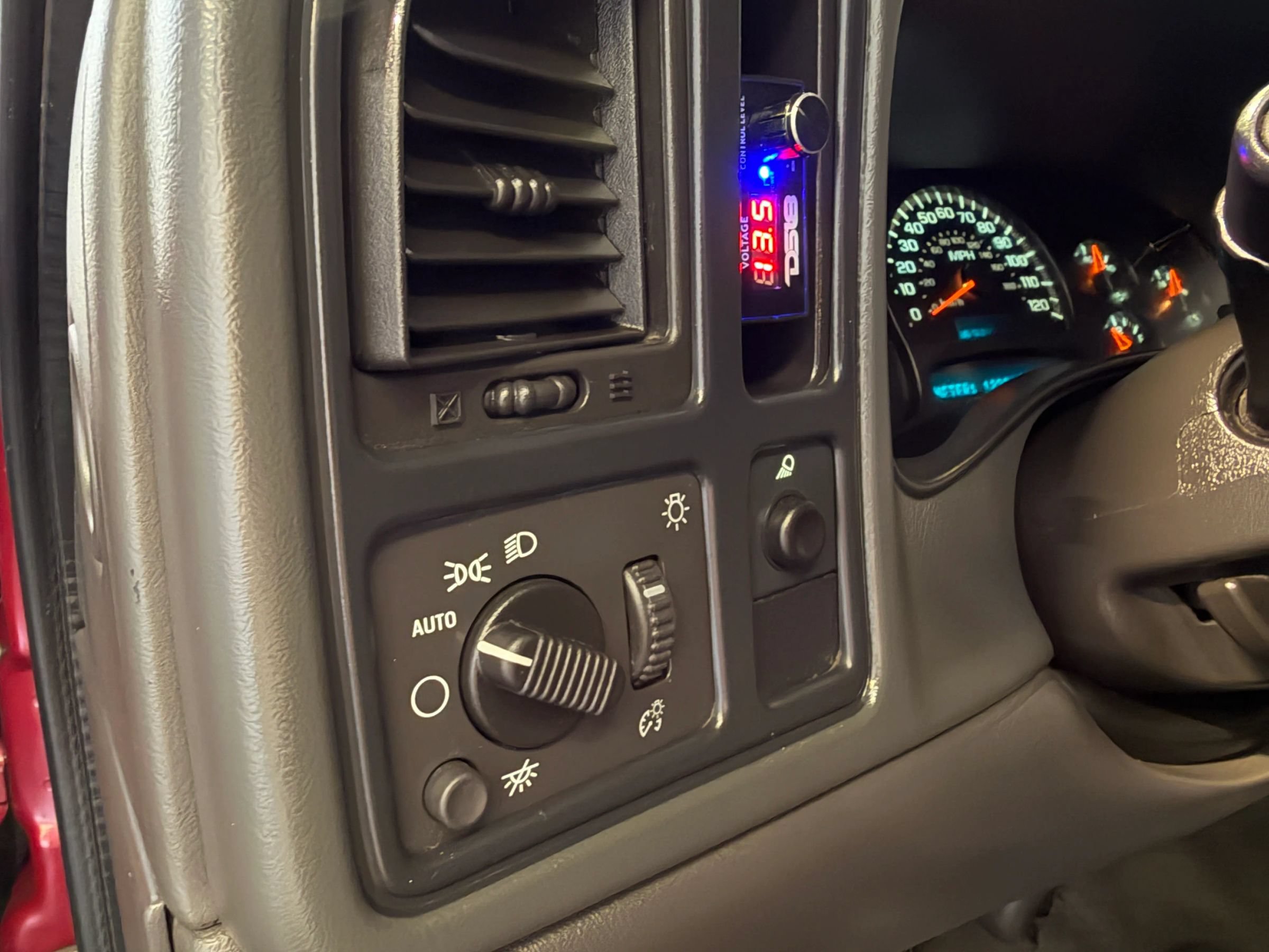 Used 2005 Chevrolet Silverado 1500 LS w/ Light Duty Power Package AWD/4WD image 12
