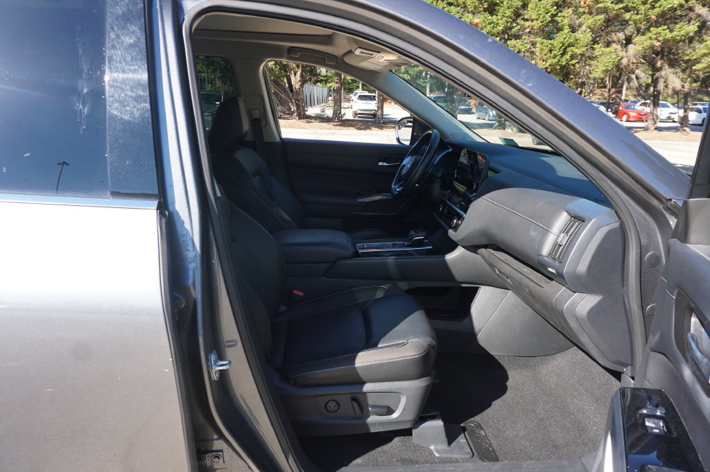 Used 2024 Nissan Pathfinder SL w/ SL Premium Package FWD image 19