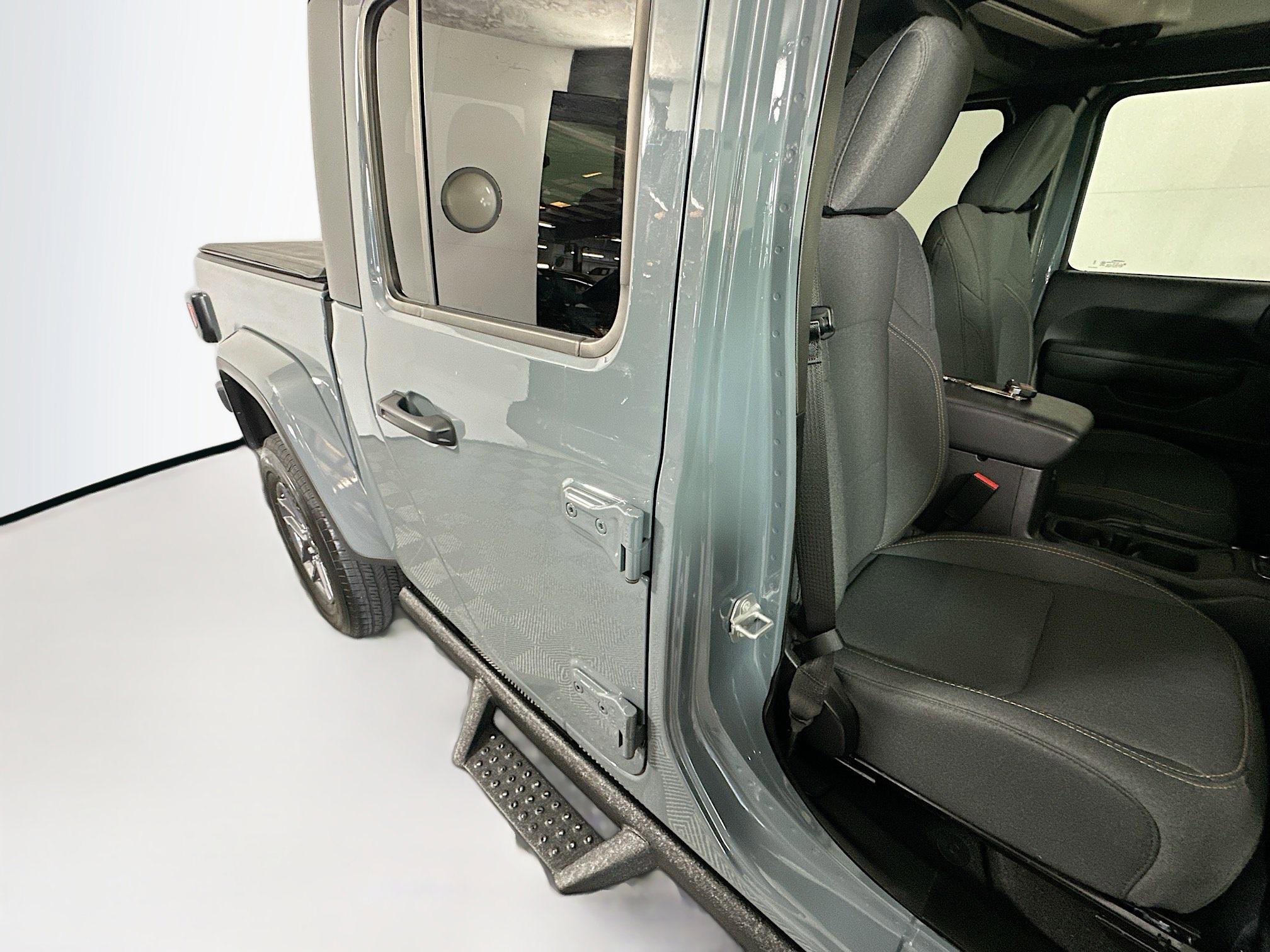 Used 2025 Jeep Gladiator Sport AWD/4WD image 28