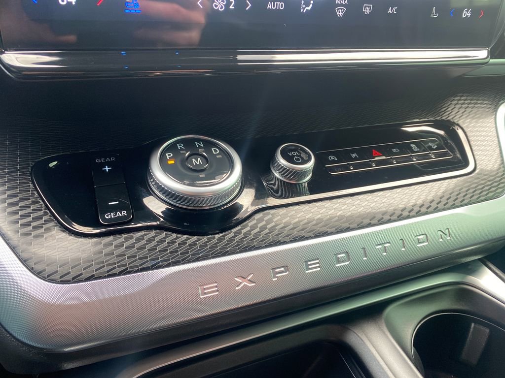 Used 2025 Ford Expedition Platinum w/ Stealth Appearance Package image 19