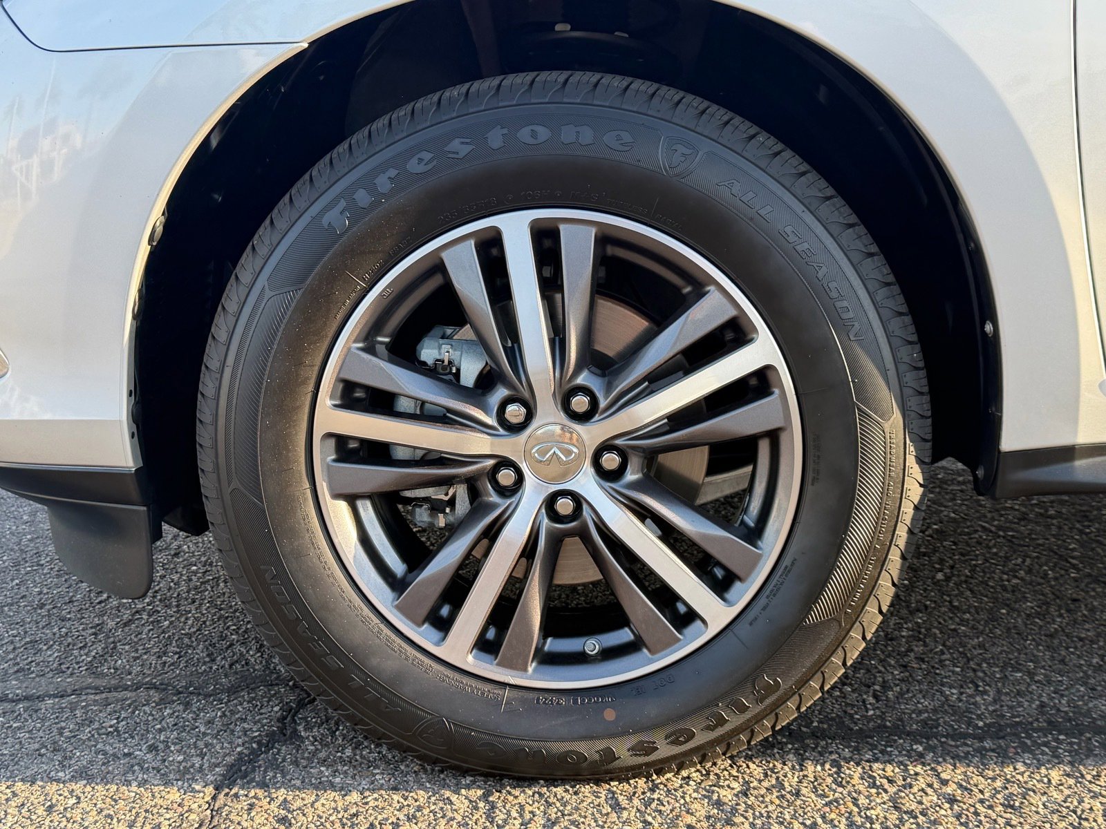 Used 2019 INFINITI QX60 Luxe w/ Essential Package image 9