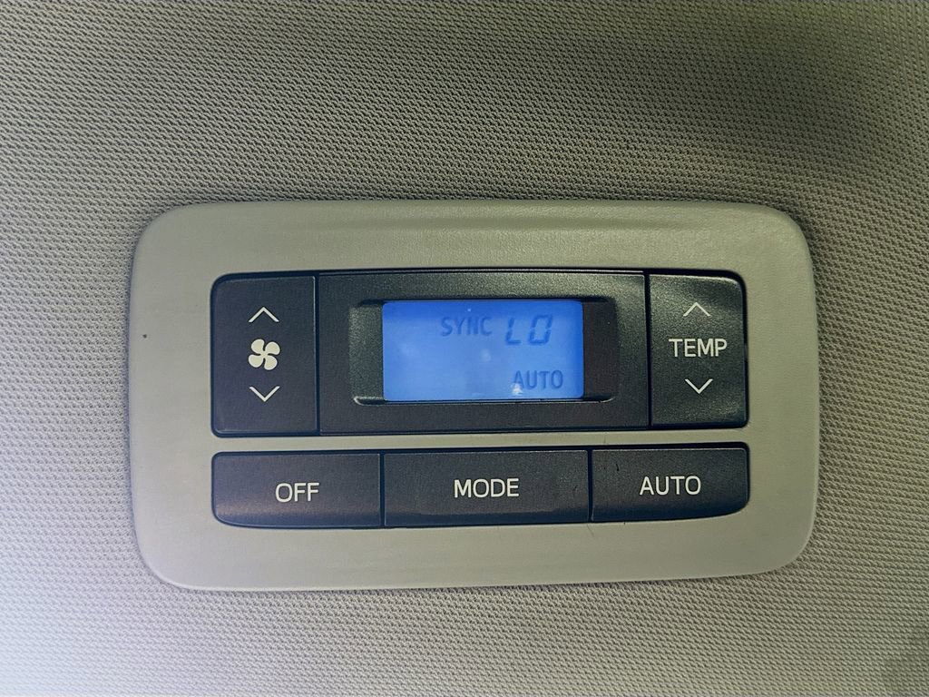 Used 2015 Toyota Sienna SE FWD image 25