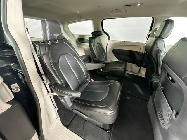 Used 2024 Chrysler Pacifica Touring-L image 28