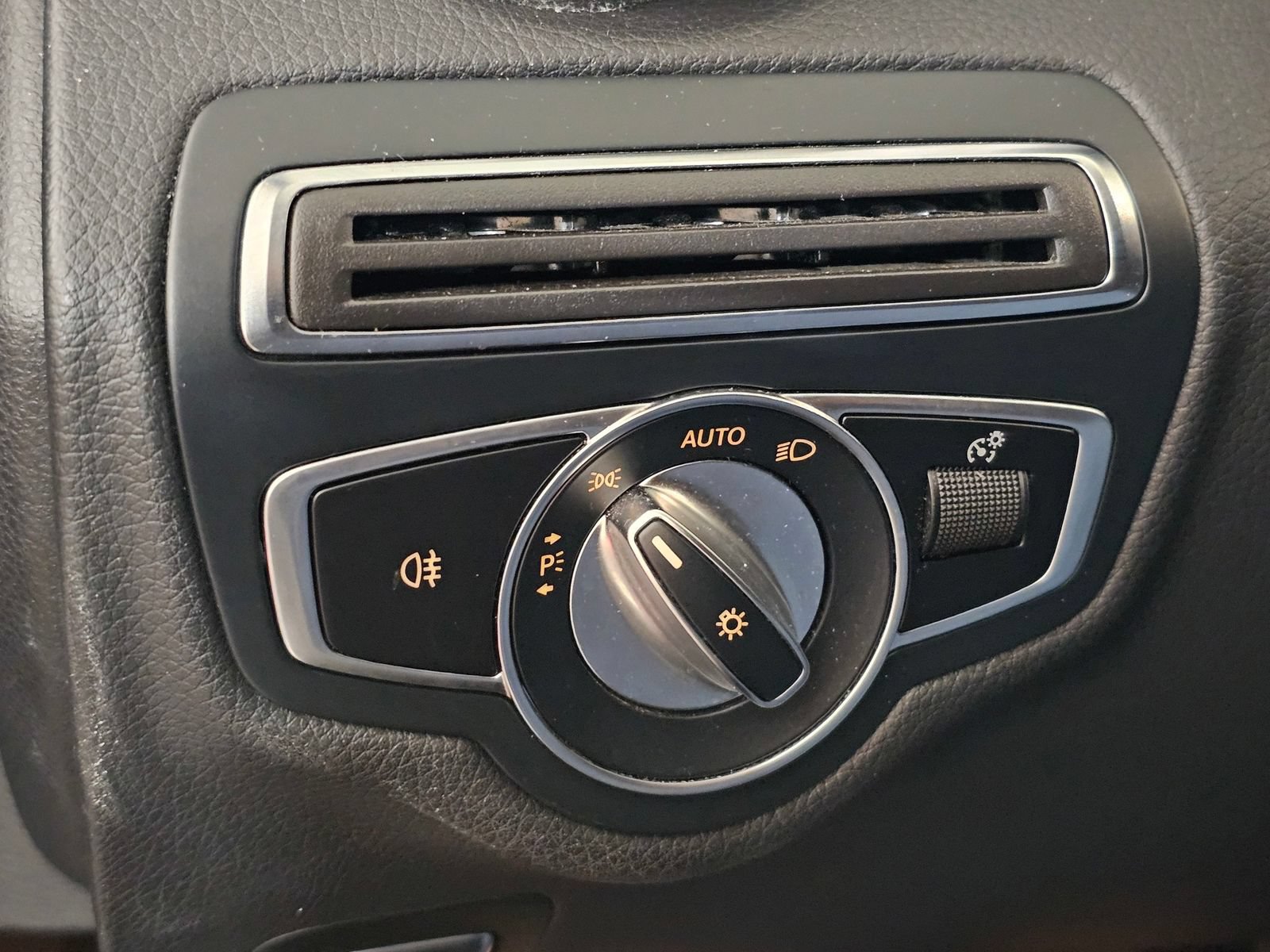 Used 2019 Mercedes-Benz C 300 4MATIC Sedan image 15