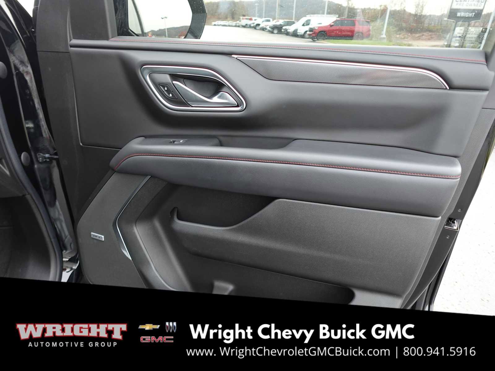 Used 2022 Chevrolet Suburban RST w/ Sport Performance Package image 29