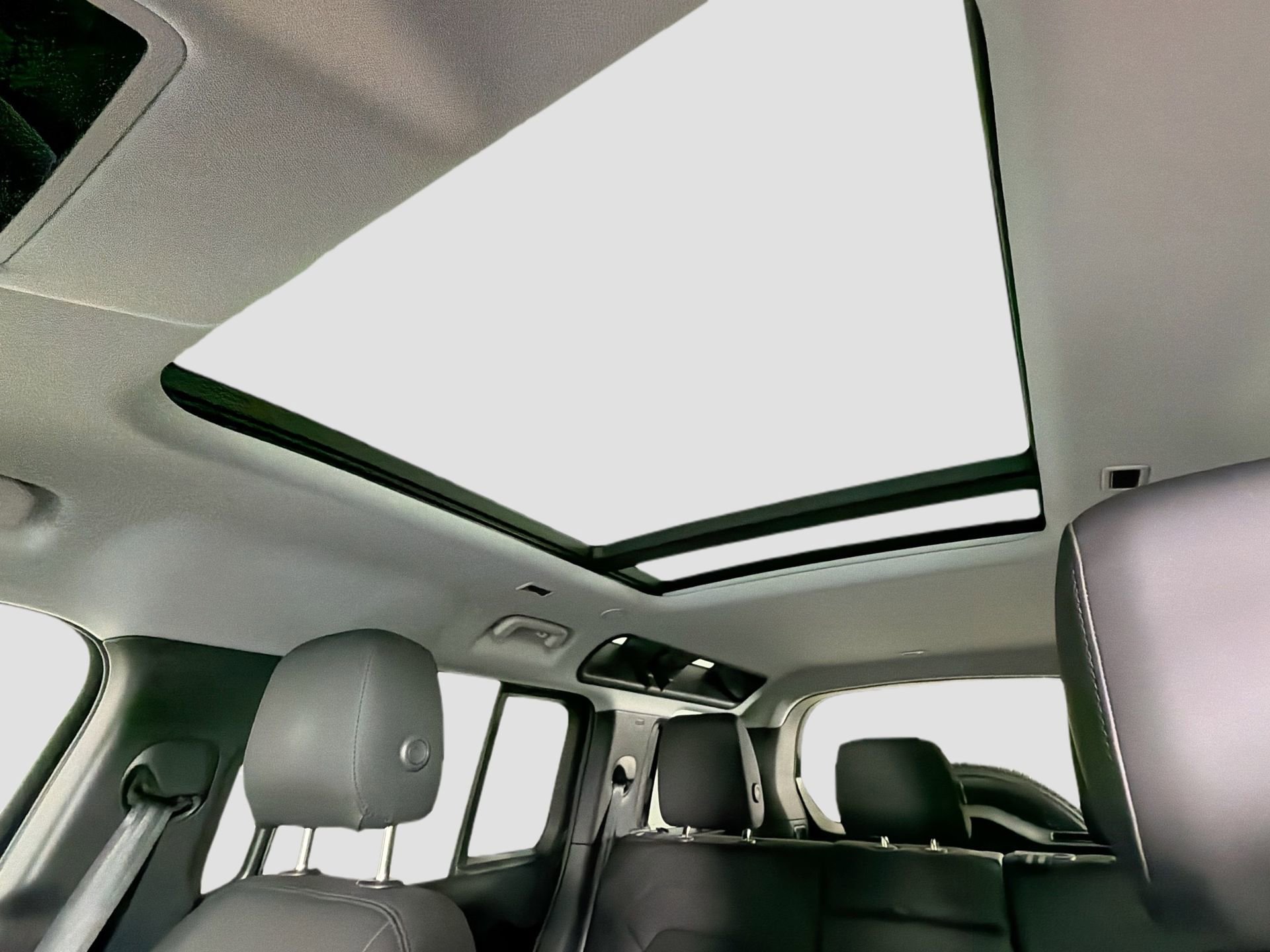 Certified 2025 Land Rover Defender 110 S image 24