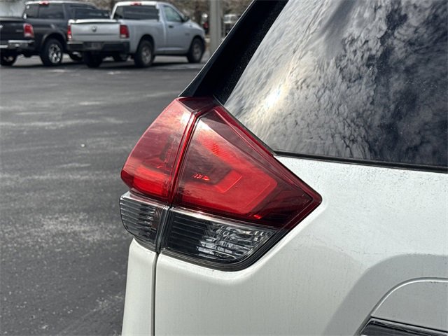 Used 2020 Nissan Rogue SV w/ Premium Package image 7