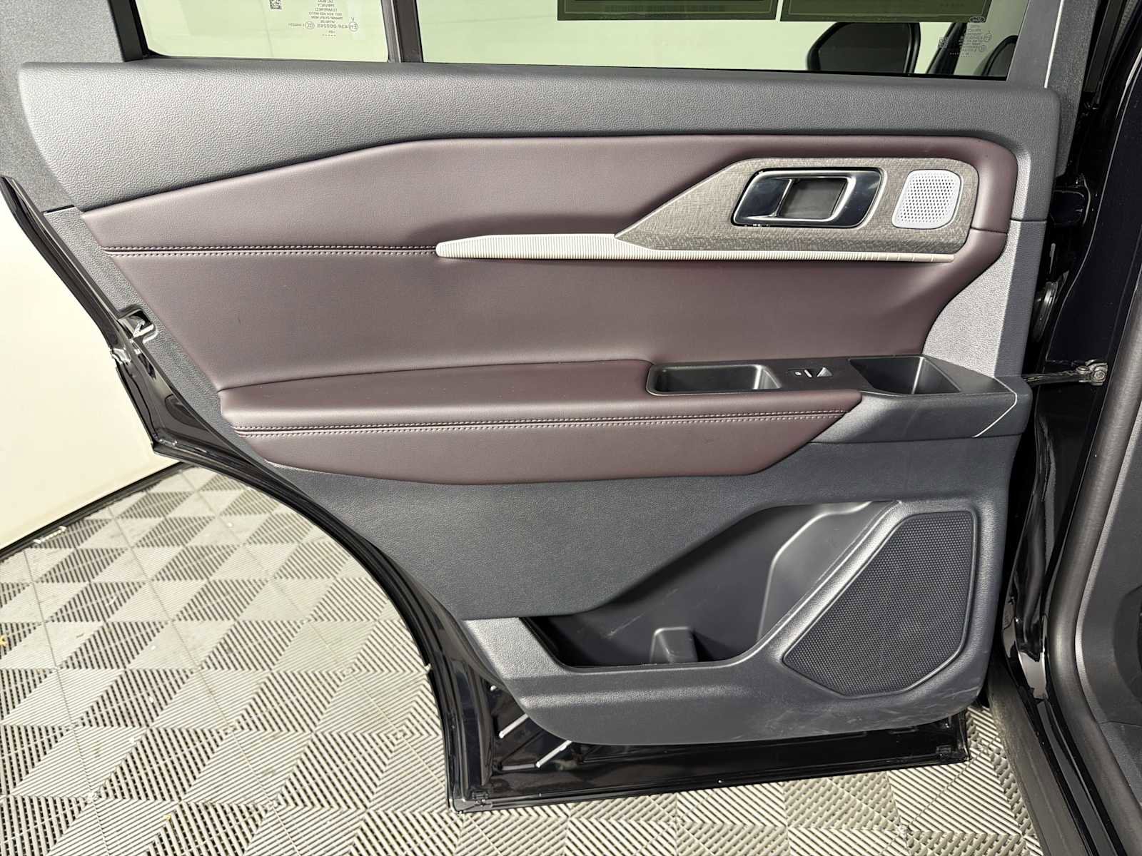 Used 2025 Ford Explorer Platinum image 21