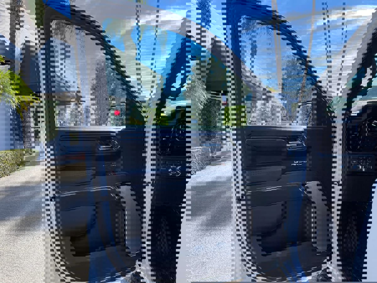 Used 2025 GMC Sierra 1500 AT4X image 12