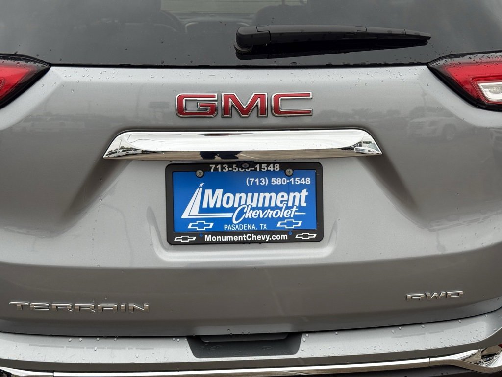 Used 2024 GMC Terrain SLT image 13