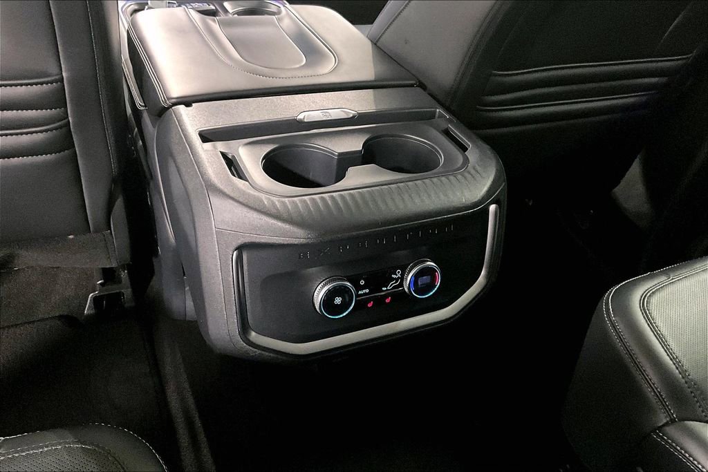 Used 2025 Ford Expedition Platinum AWD/4WD image 32