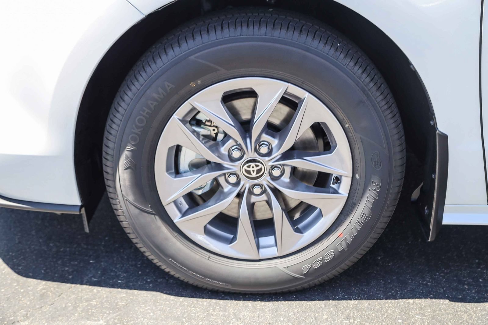 New 2026 Toyota Sienna XLE FWD image 9