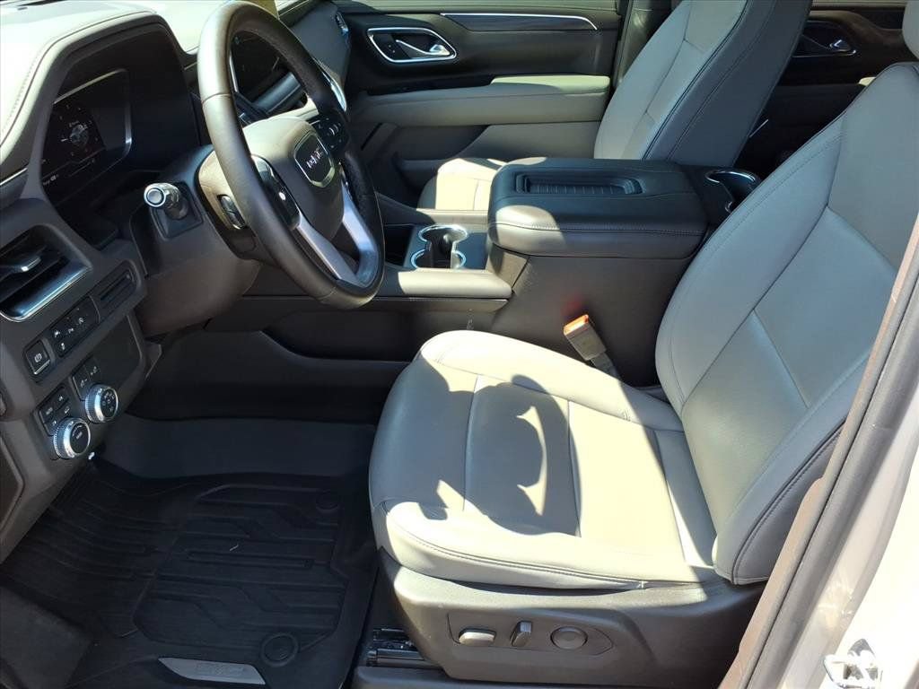 Used 2023 GMC Yukon XL SLT AWD/4WD image 10