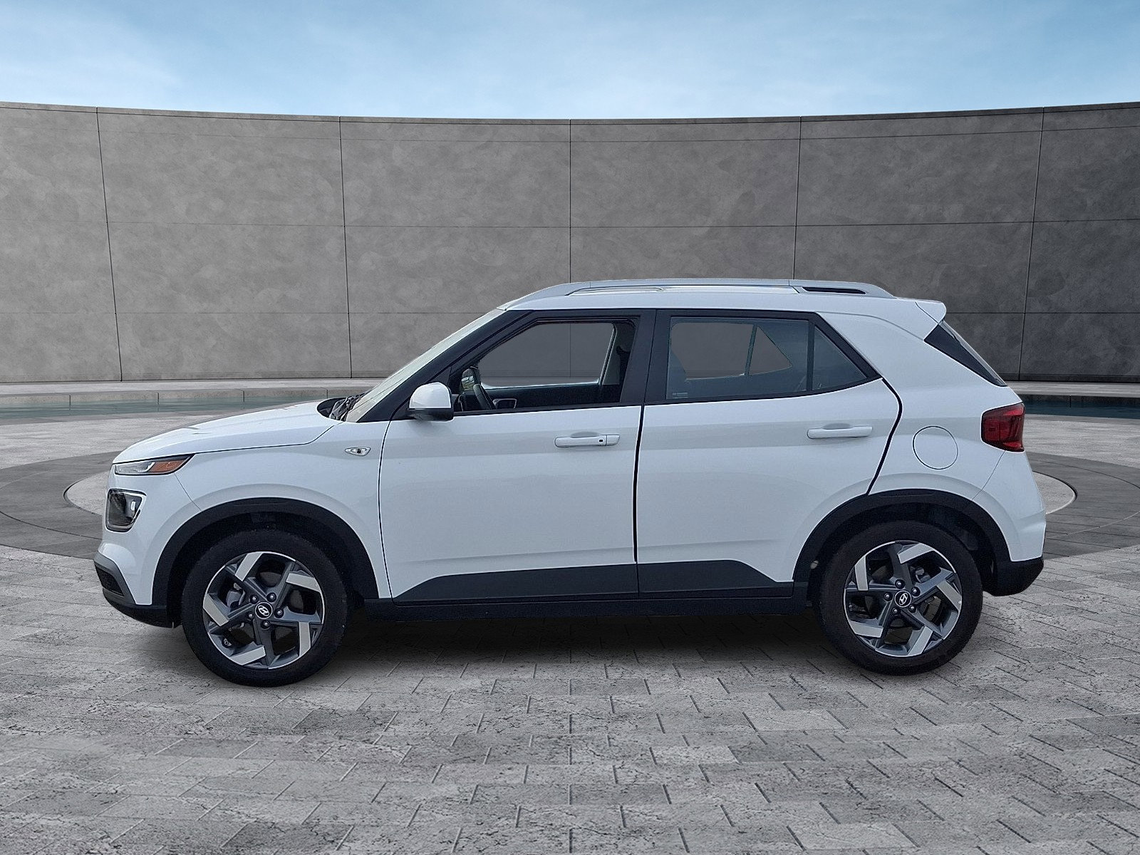 Certified 2025 Hyundai Venue SEL image 6