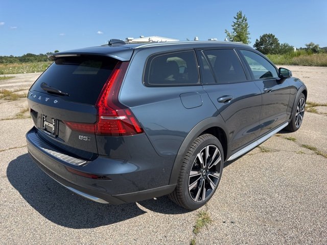 New 2026 Volvo V60 B5 Cross Country Ultra w/ Protection Package Premier image 3