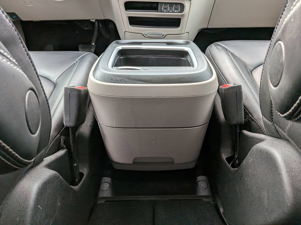 Used 2024 Chrysler Pacifica Touring-L FWD image 16