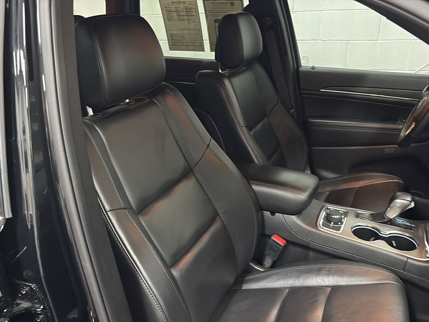 Used 2022 Jeep Grand Cherokee Limited AWD/4WD image 23