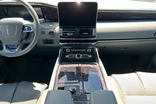 Used 2021 Lincoln Navigator Reserve w/ Luxury Package AWD/4WD image 13