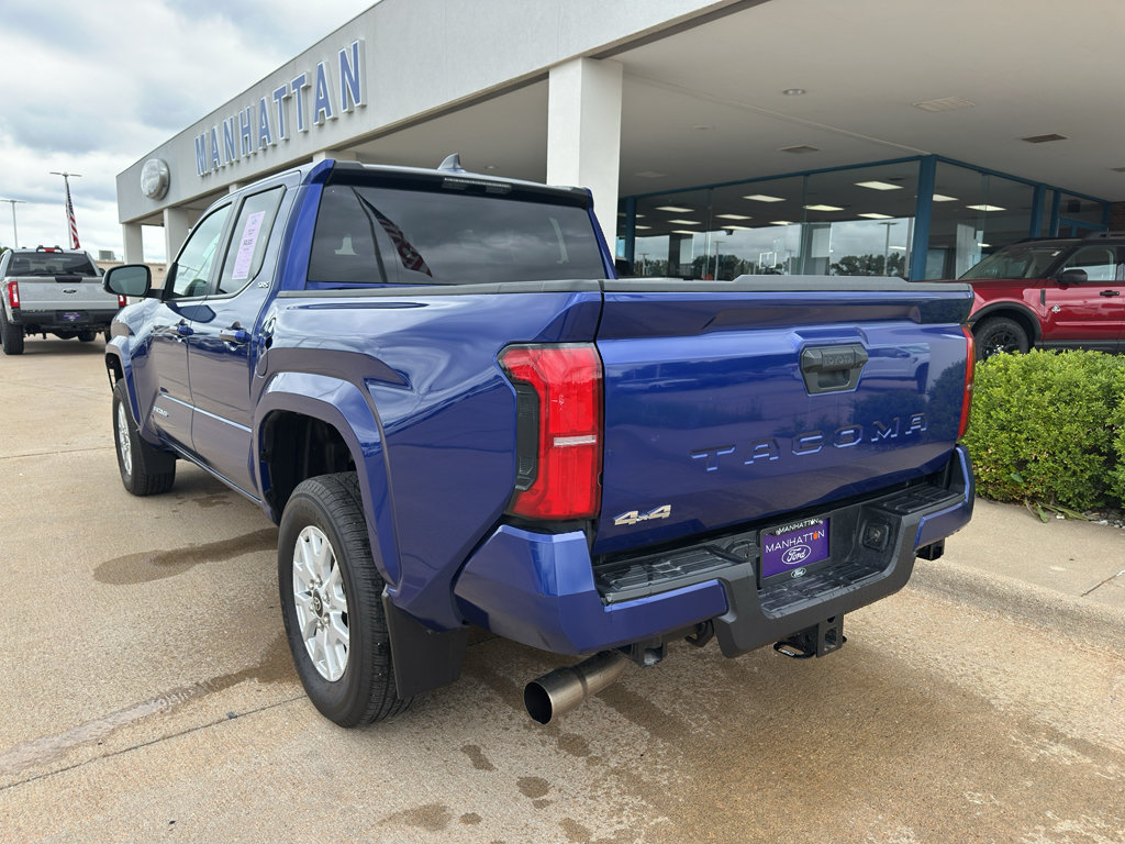 Used 2024 Toyota Tacoma SR5 AWD/4WD image 10