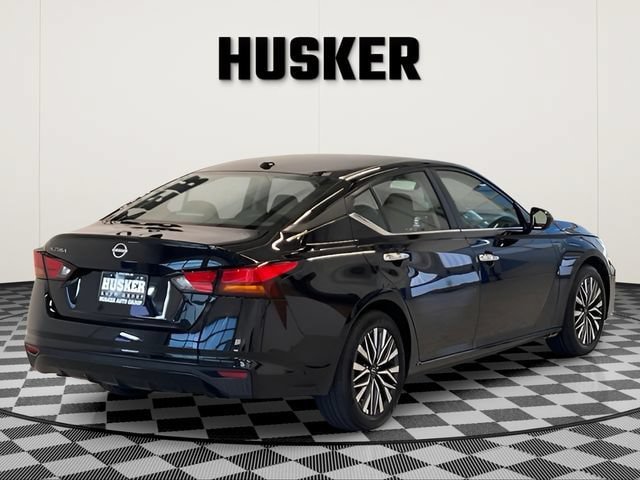 Used 2025 Nissan Altima 2.5 SV FWD image 7