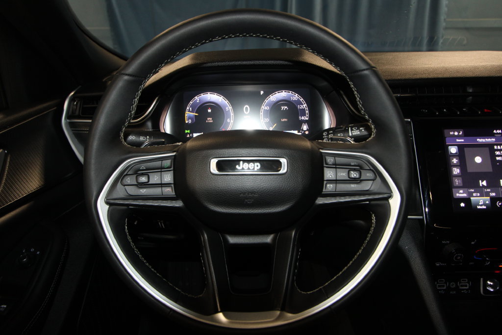 Used 2024 Jeep Grand Cherokee Altitude AWD/4WD image 11