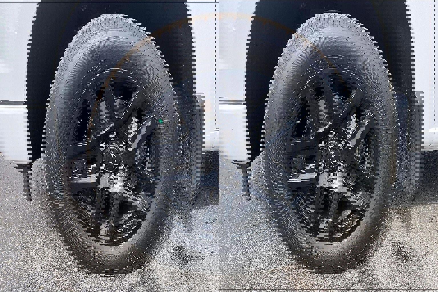 Used 2025 Chevrolet Silverado 1500 Custom image 9