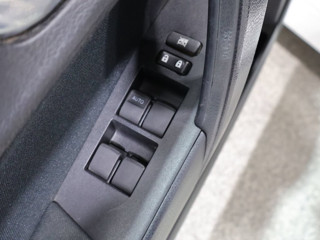 Used 2018 Toyota Corolla LE FWD image 13