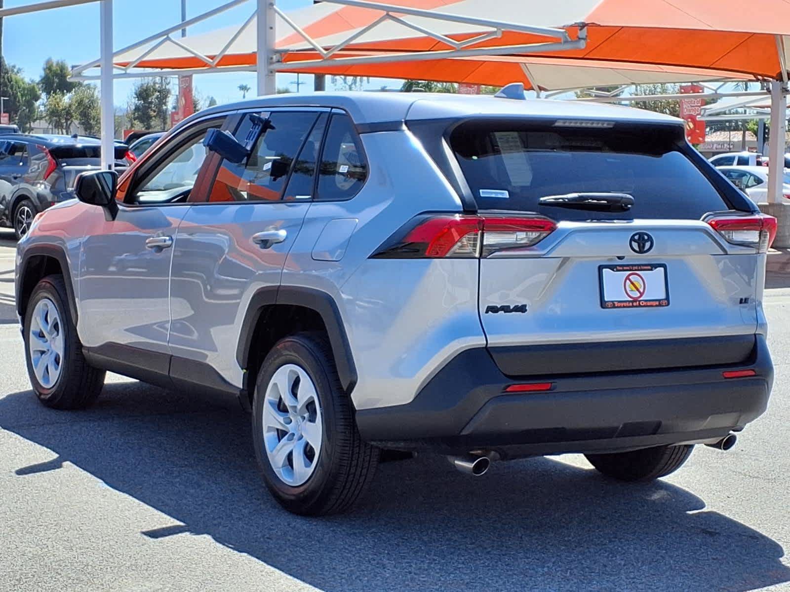 Used 2024 Toyota RAV4 LE FWD image 4