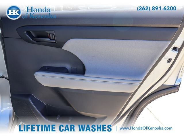 Used 2022 Toyota Highlander LE AWD/4WD image 22