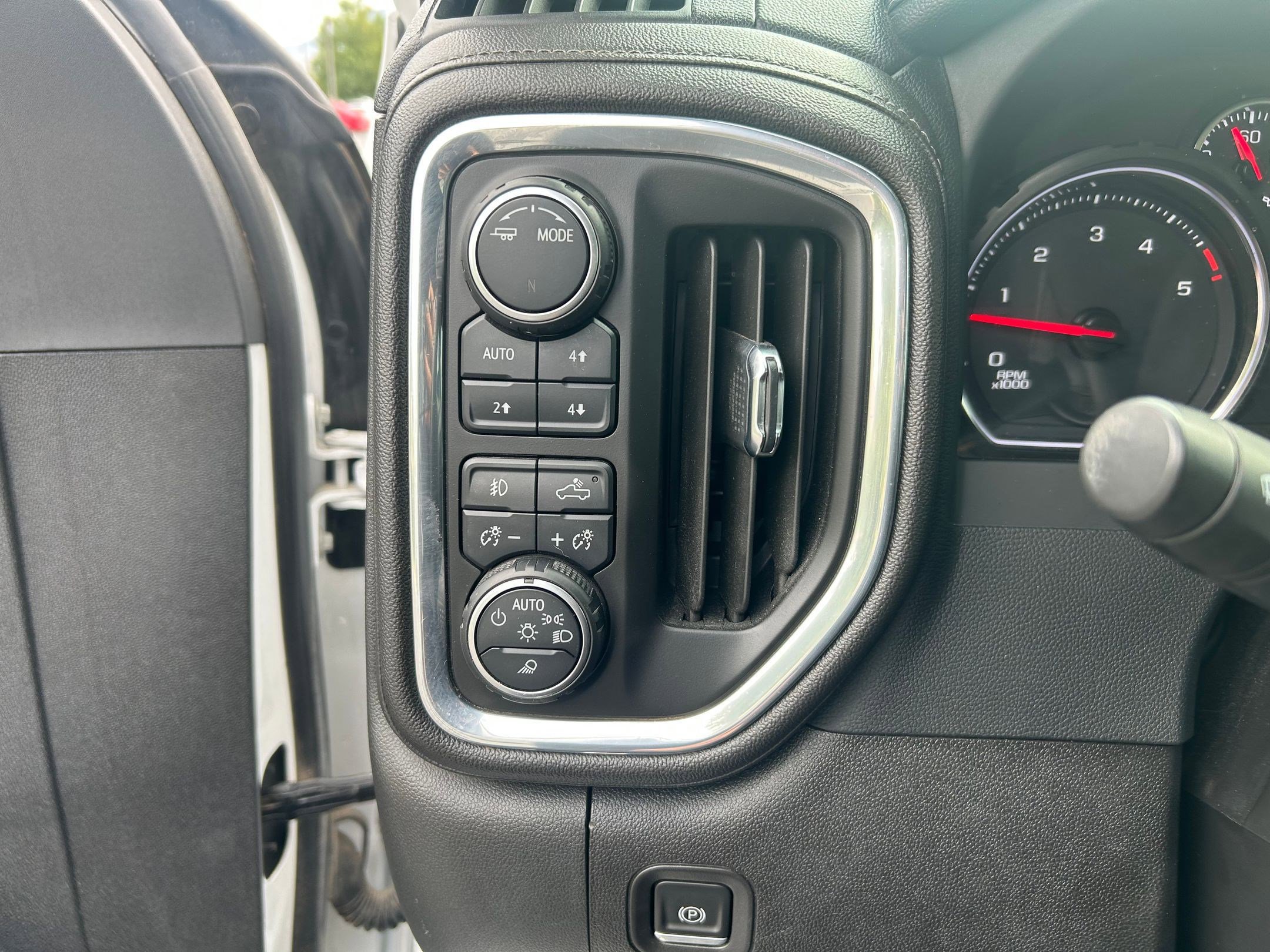 Used 2023 Chevrolet Silverado 2500 LTZ w/ Safety Package image 15