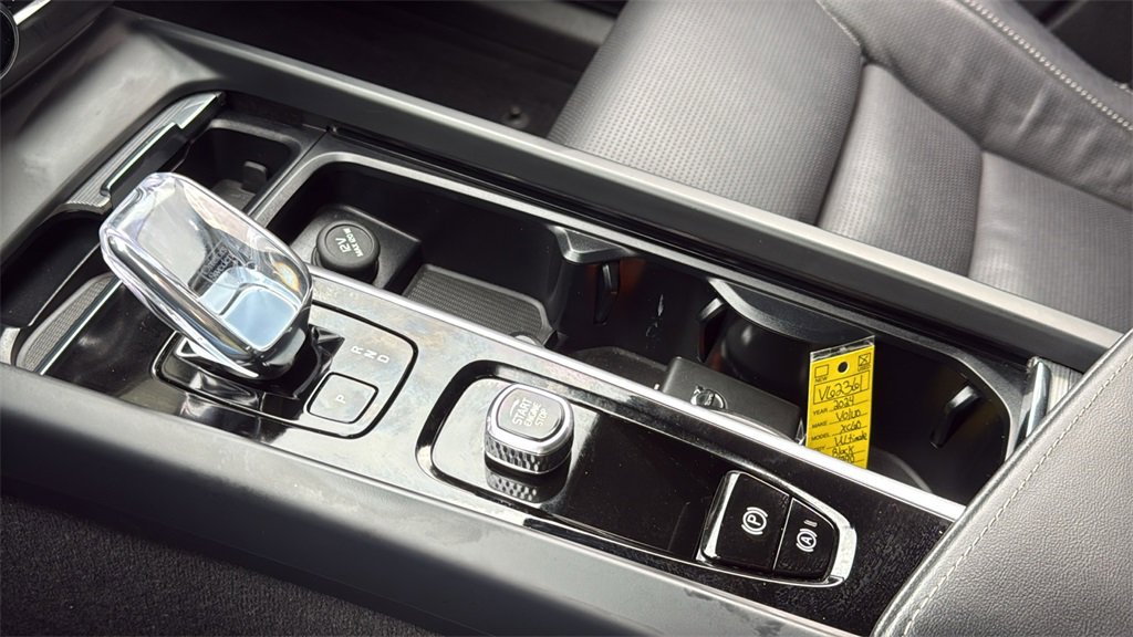 Certified 2024 Volvo XC60 B5 Ultimate w/ Climate Package image 20
