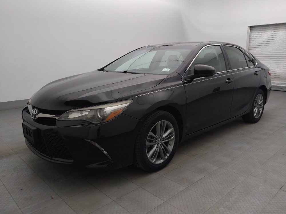 Used 2017 Toyota Camry SE image 2