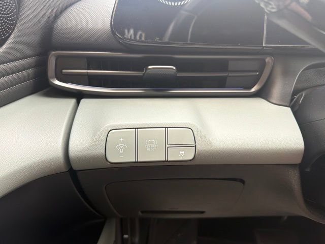 Used 2024 Hyundai Elantra Limited FWD image 12