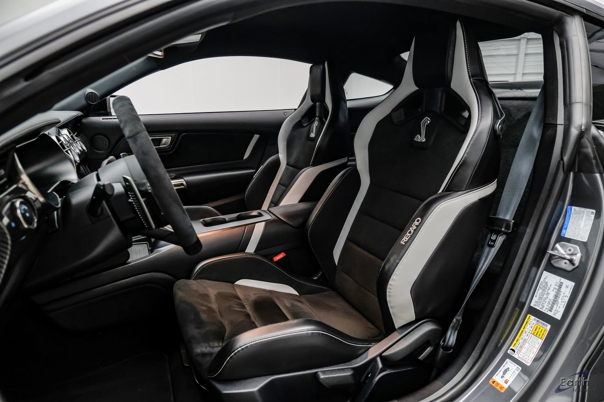 Used 2021 Ford Mustang Shelby GT500 w/ Carbon Fiber Track Pack image 42