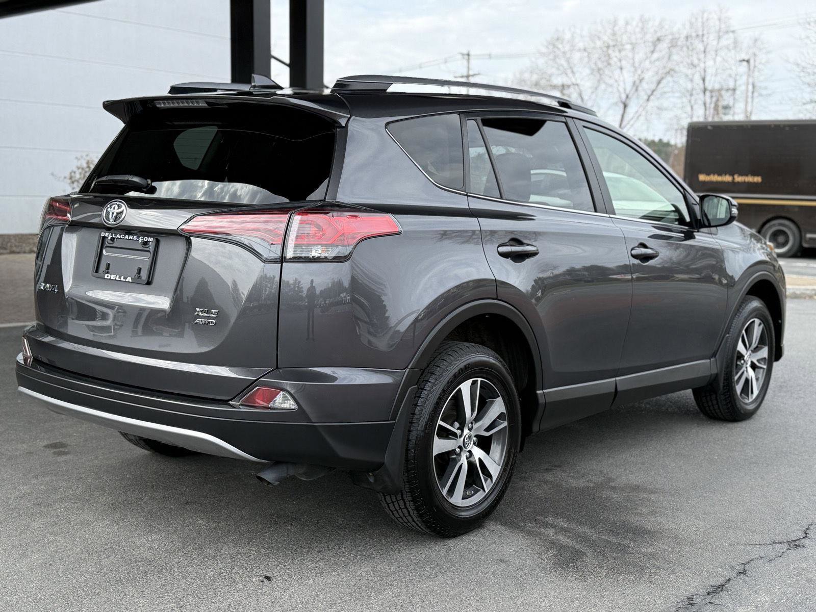 Used 2018 Toyota RAV4 XLE w/ Plus Extra Value Package image 5