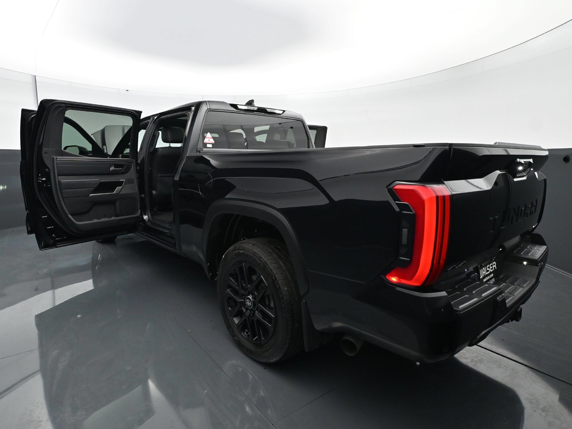 Used 2025 Toyota Tundra Limited AWD/4WD image 41