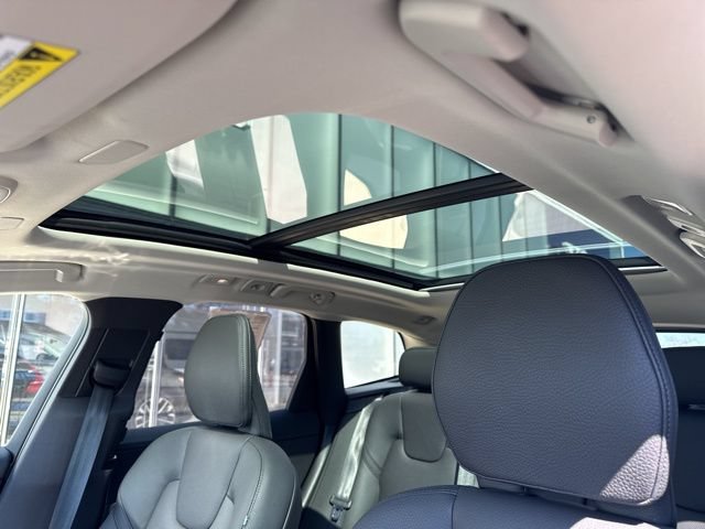 Certified 2025 Volvo XC60 B5 Plus AWD/4WD image 26