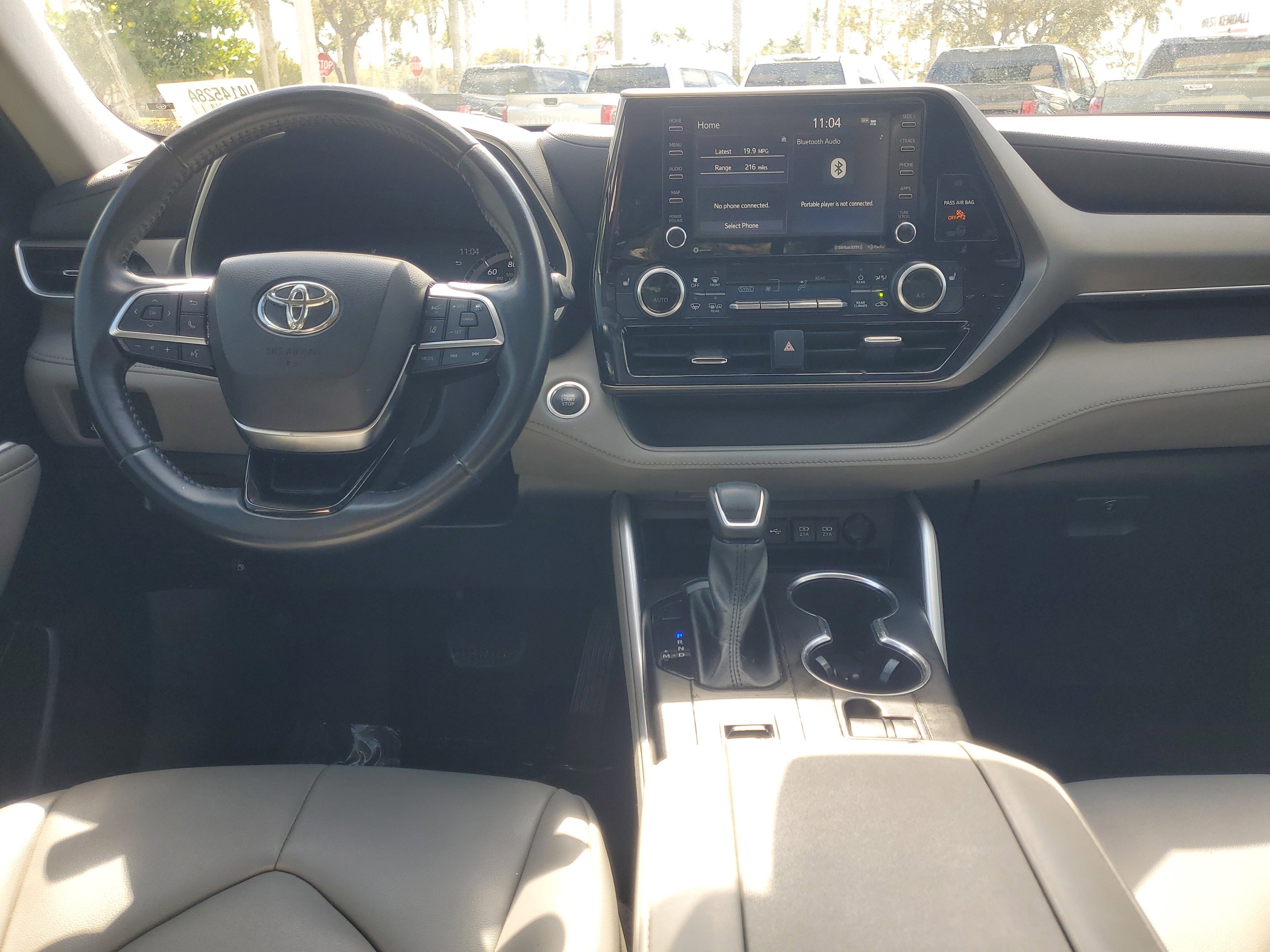 Used 2021 Toyota Highlander XLE image 11