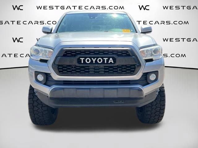 Used 2019 Toyota Tacoma SR5 AWD/4WD image 2