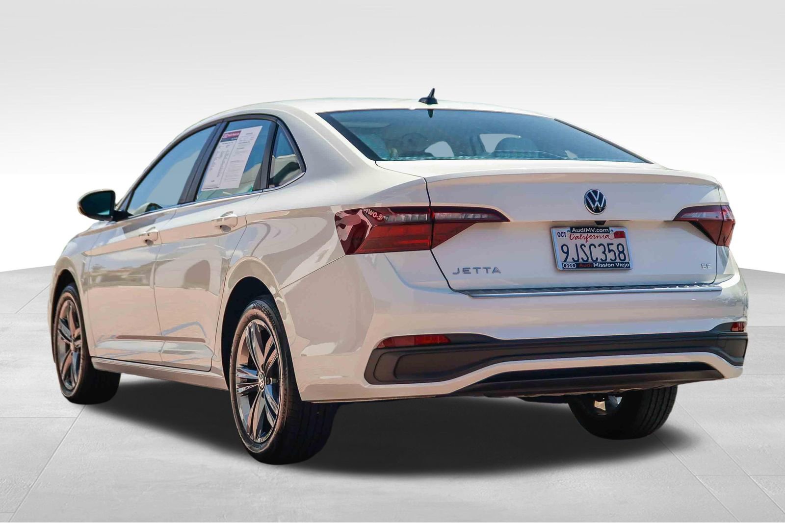 Used 2023 Volkswagen Jetta SE FWD image 4