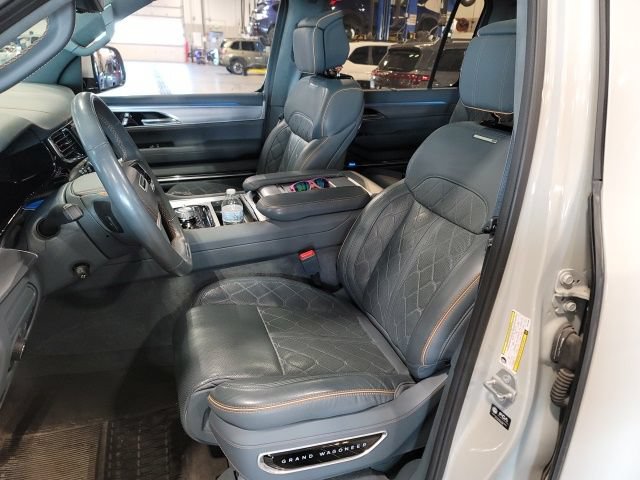 Used 2022 Jeep Grand Wagoneer Series III w/ HD Trailer Tow Package AWD/4WD image 9