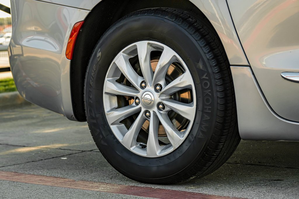 Used 2019 Chrysler Pacifica Touring-L image 63