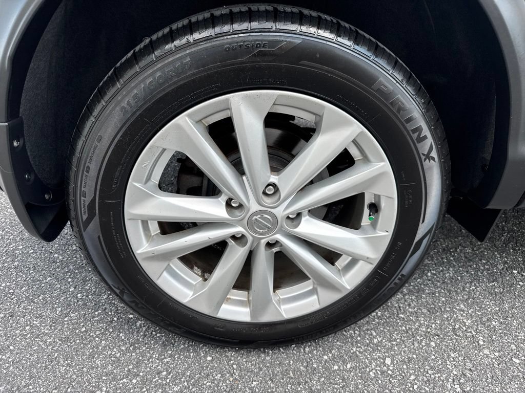 Used 2017 Nissan Rogue Sport SV FWD image 9