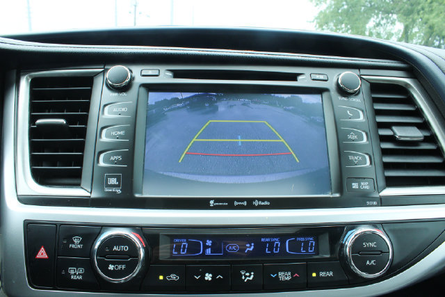 Used 2017 Toyota Highlander Limited AWD/4WD image 22