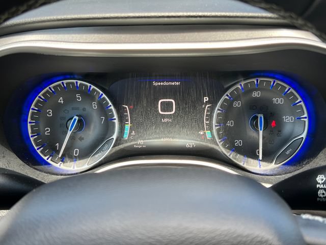 Used 2023 Chrysler Pacifica Touring-L FWD image 20