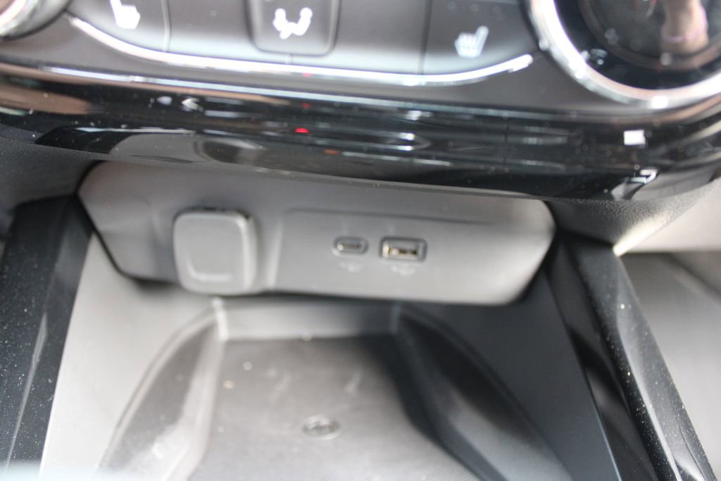 New 2026 Chevrolet Trax RS w/ Sunroof Package image 38