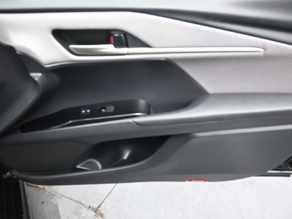 Used 2025 Toyota Camry SE image 28