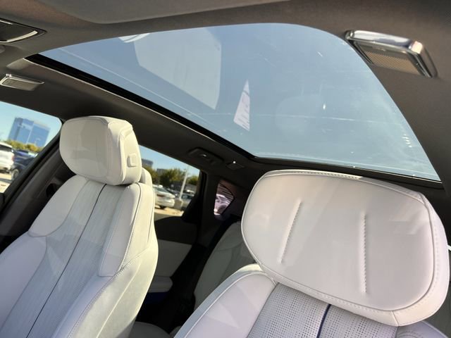 New 2026 Cadillac Optiq Luxury 2 image 19