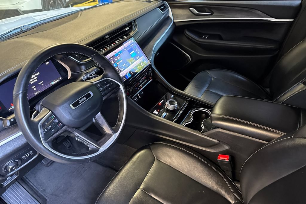 Used 2022 Jeep Grand Cherokee L Limited AWD/4WD image 10
